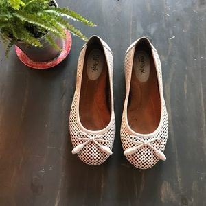 Eurosoft by Sofft grey perforated Sarno flats 8.5